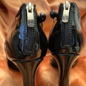 Kink Winnie | Shiny heel | Liz C.